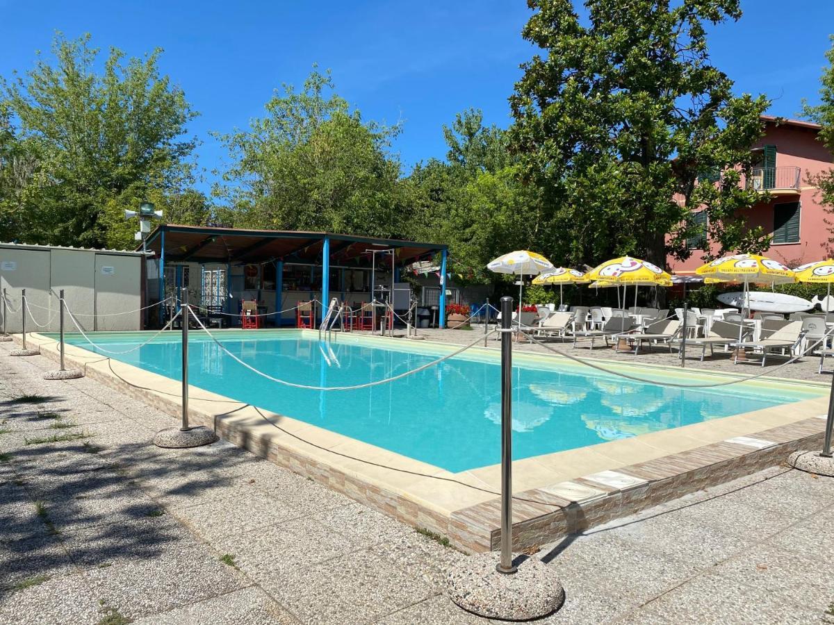 Camping Oasi Marina di Massa Luaran gambar