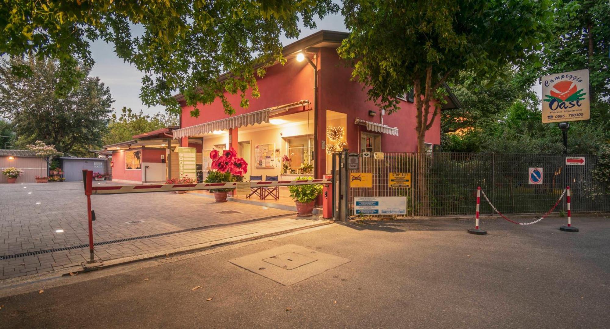 Camping Oasi Marina di Massa Luaran gambar